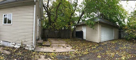 3rd image of 1013 Clover St