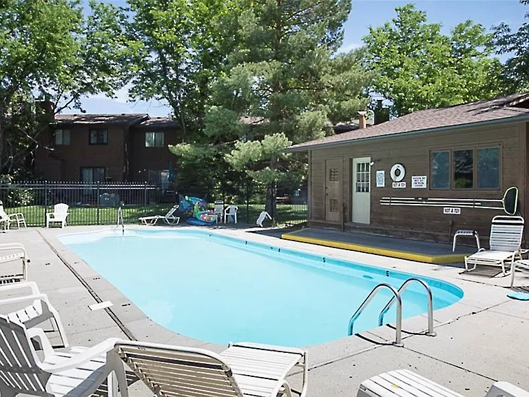3400 Canyon Dr #2E — Photo 2