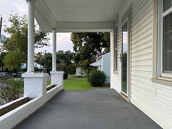 4th image of 2970 Kynes St