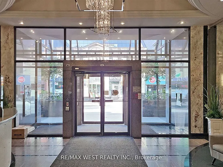555 Yonge St #604 — Photo 15