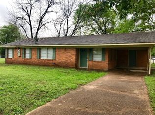 102 Bellview Dr, Palestine, TX 75803