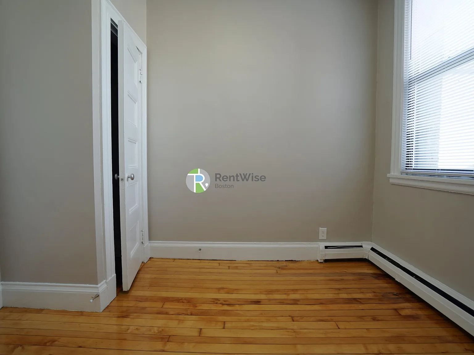 4 bed, 1300 sqft, $5,495 — Photo 3