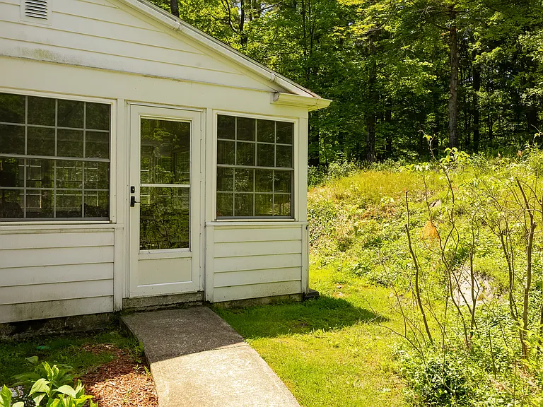 50 Aspinwall Rd — Photo 33