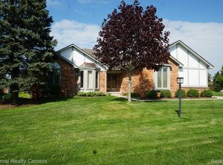 441 Sandalwood Dr, Rochester Hills, MI 48307