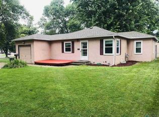 2812 E 19th St, Sioux Falls, SD 57103
