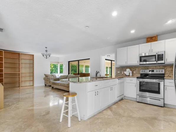 961 S Atlantic Drive, Lantana, FL 33462