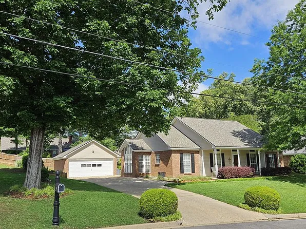 113 Oakridge St, Starkville, MS 39759