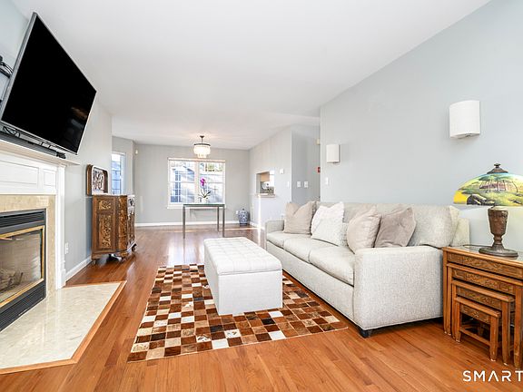 4th image of 596 Glenbrook Road APT 12