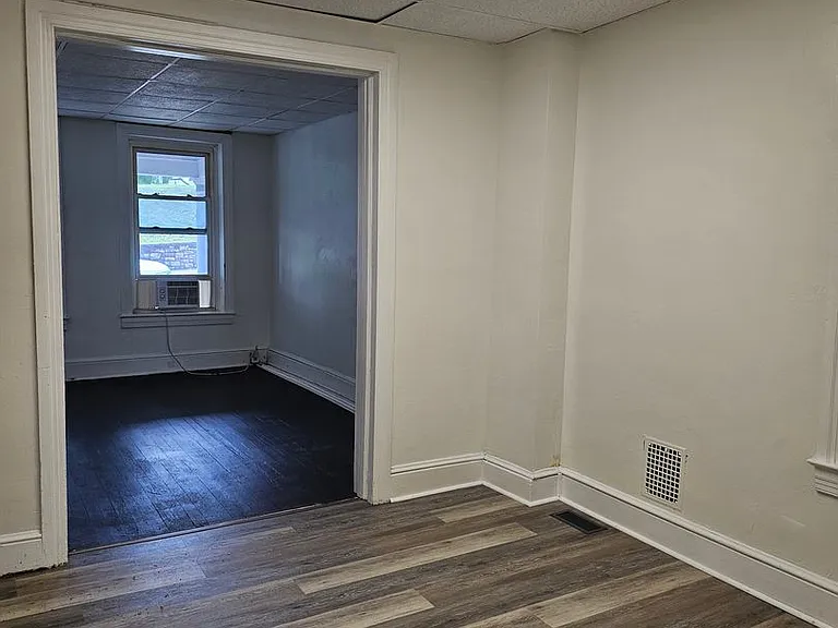 735 N George St — Photo 6