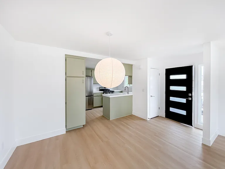 10863 Walnut St — Photo 3