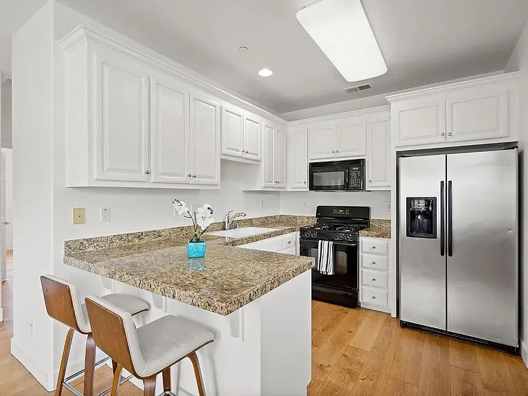 Gas kitchen with bar seating.