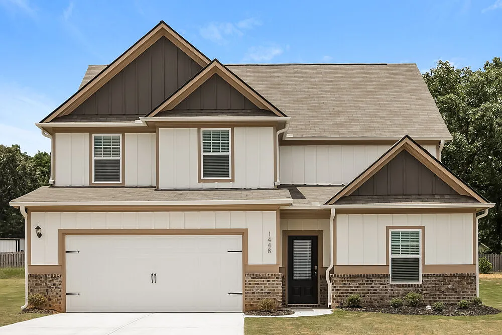 4 bed, 2.5 bath, 2479 sqft, $2,350 — Photo 1