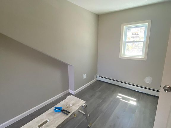4th image of 16 Fairview Dr