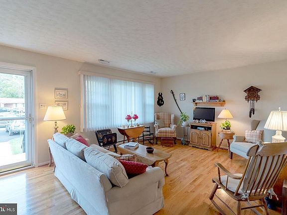 3rd image of 107 Evitts Dr