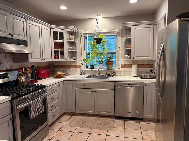 52 Oakwood Ave — Photo 2