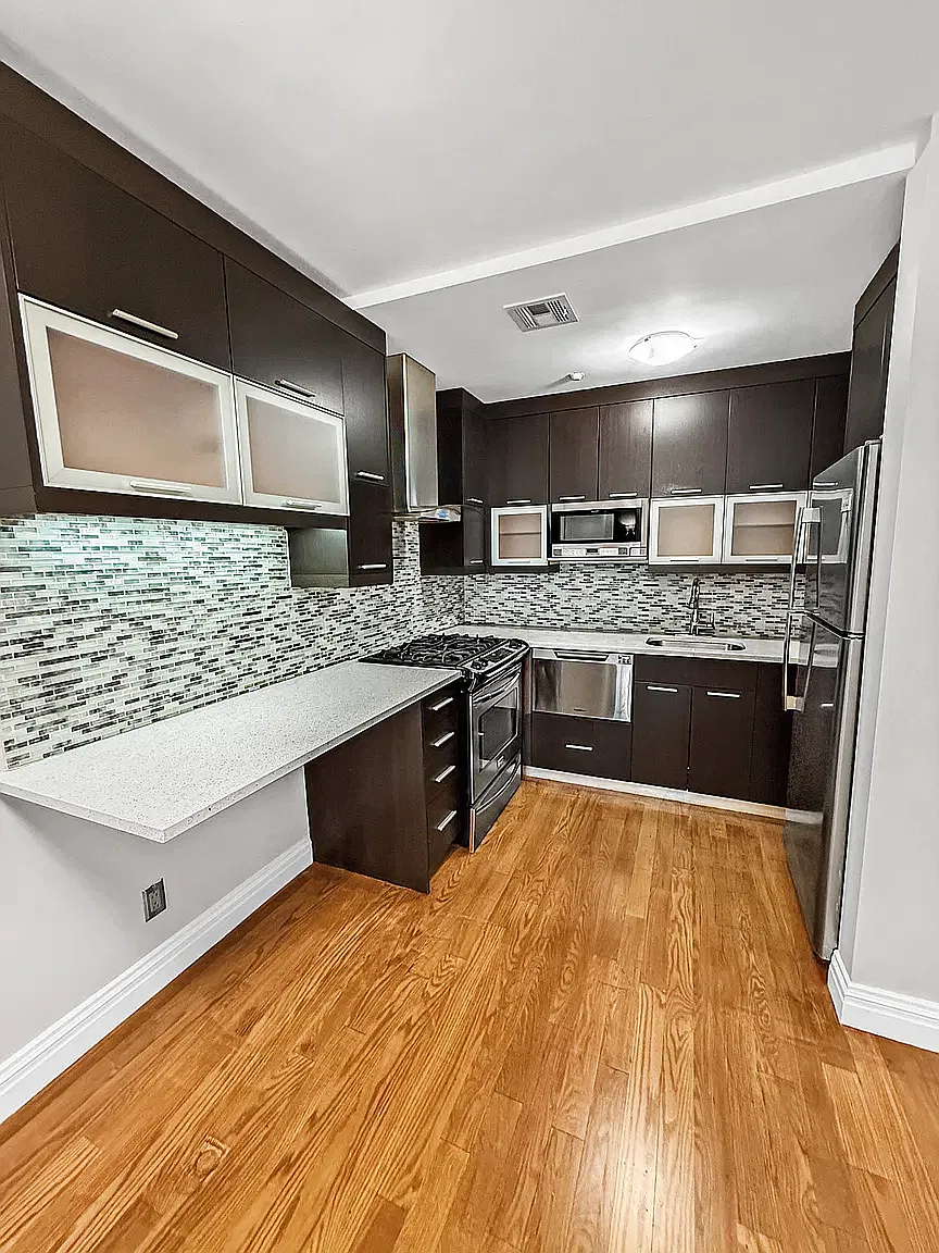 212 Bennett Avenue — Photo 2