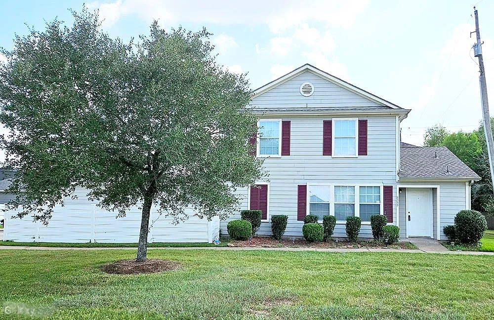 4 bed, 2.5 bath, 1637 sqft, $1,800 — Photo 2