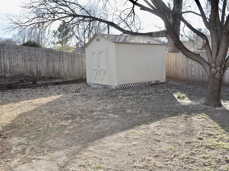 229 Lancelot Dr — Photo 17