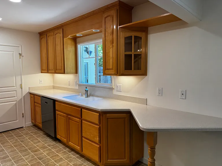 221 Colorado Ave — Photo 11