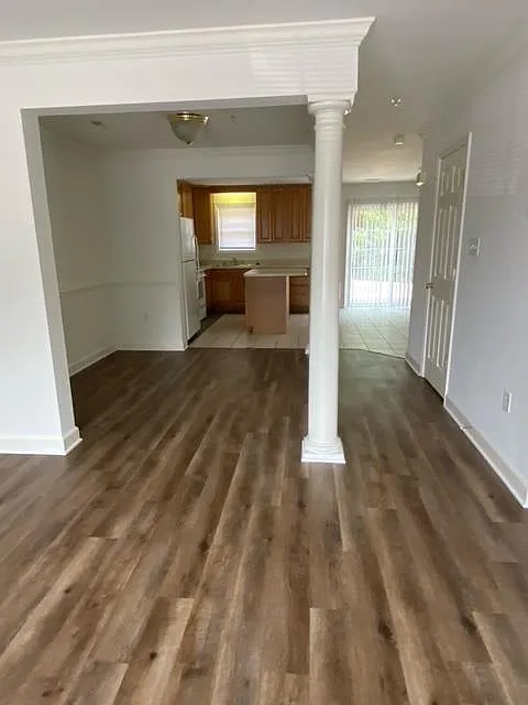 3 bed, 2.5 bath, 1360 sqft, $1,800 — Photo 3