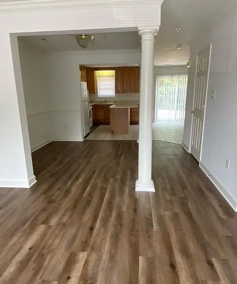 986 Monroe Ave — Photo 3