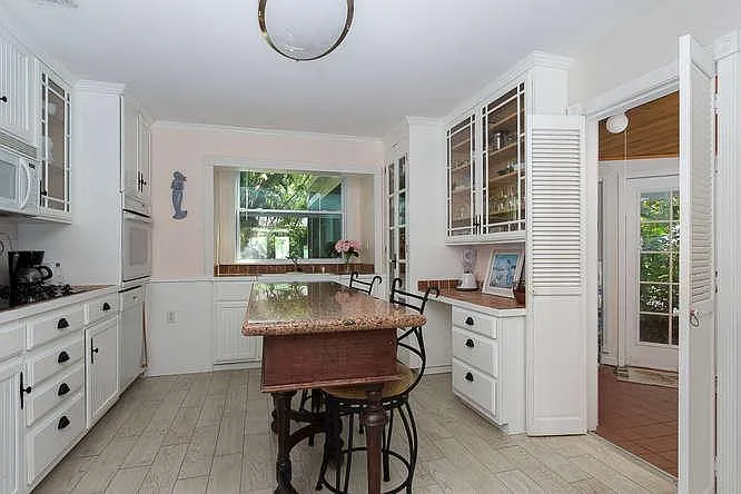 9480 Frangipani Dr — Photo 12
