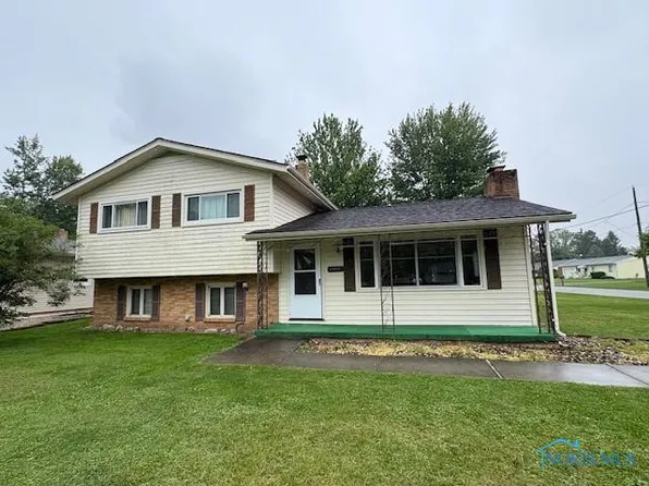 23695 2nd St, Grand Rapids, OH 43522