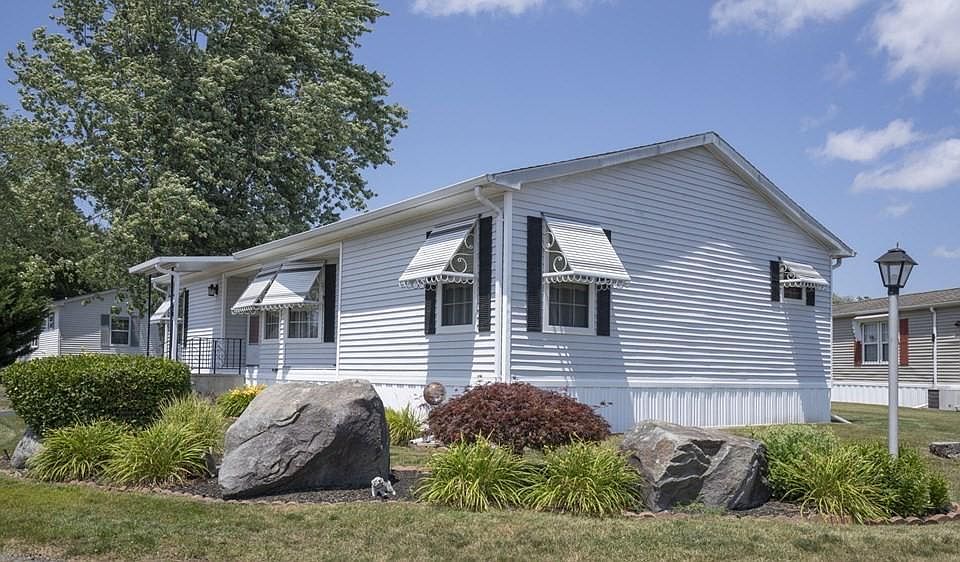 1st image of 84 Harwich Dr