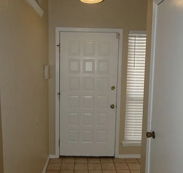 2512 SW 39th St — Photo 3