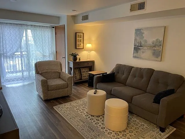 332 S Linn St #407 — Photo 2