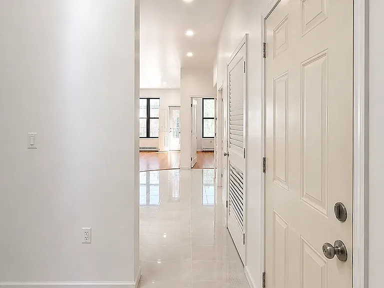 402 Woodbine St #1 — Photo 8