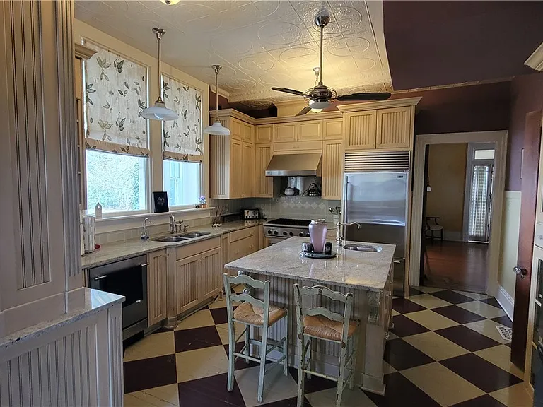 920 E Victory Dr — Photo 19