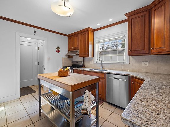 3rd image of 430 Forest Hill Dr