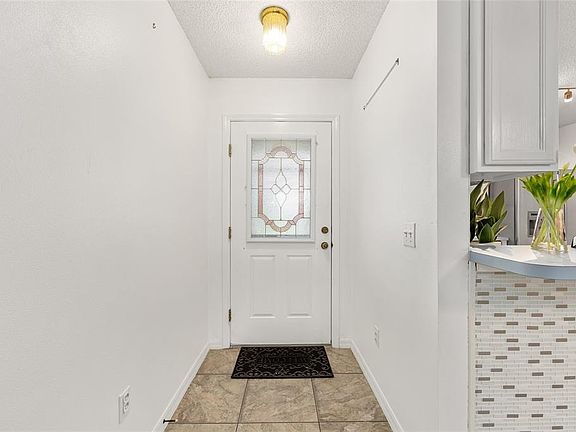 5th image of 2604 Privada Dr