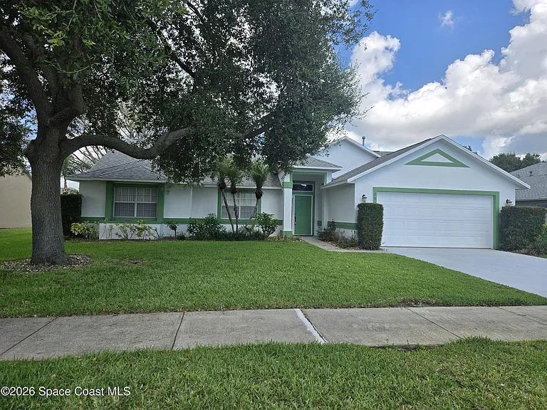 292 Carmel Dr — Photo 2