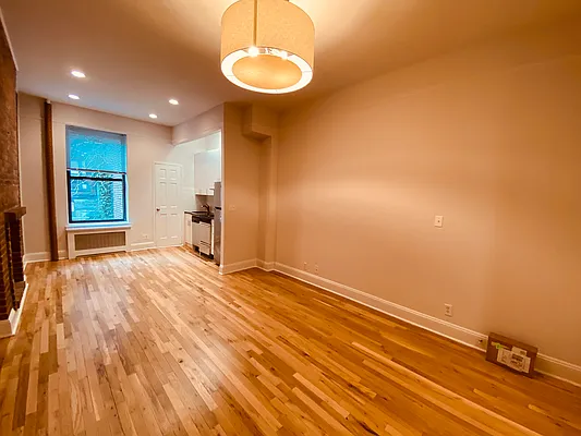 Rented by Metropolis Real Estate of Manhattan | media 6