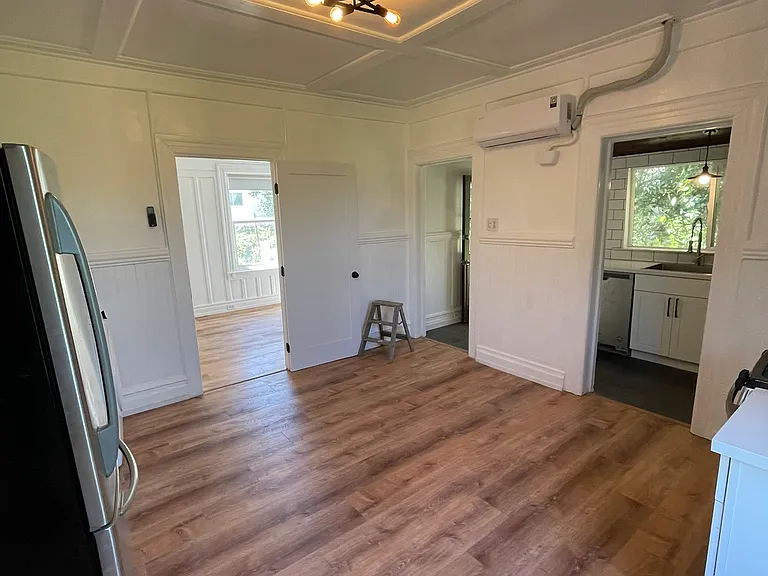 1874 Donner Ave — Photo 9