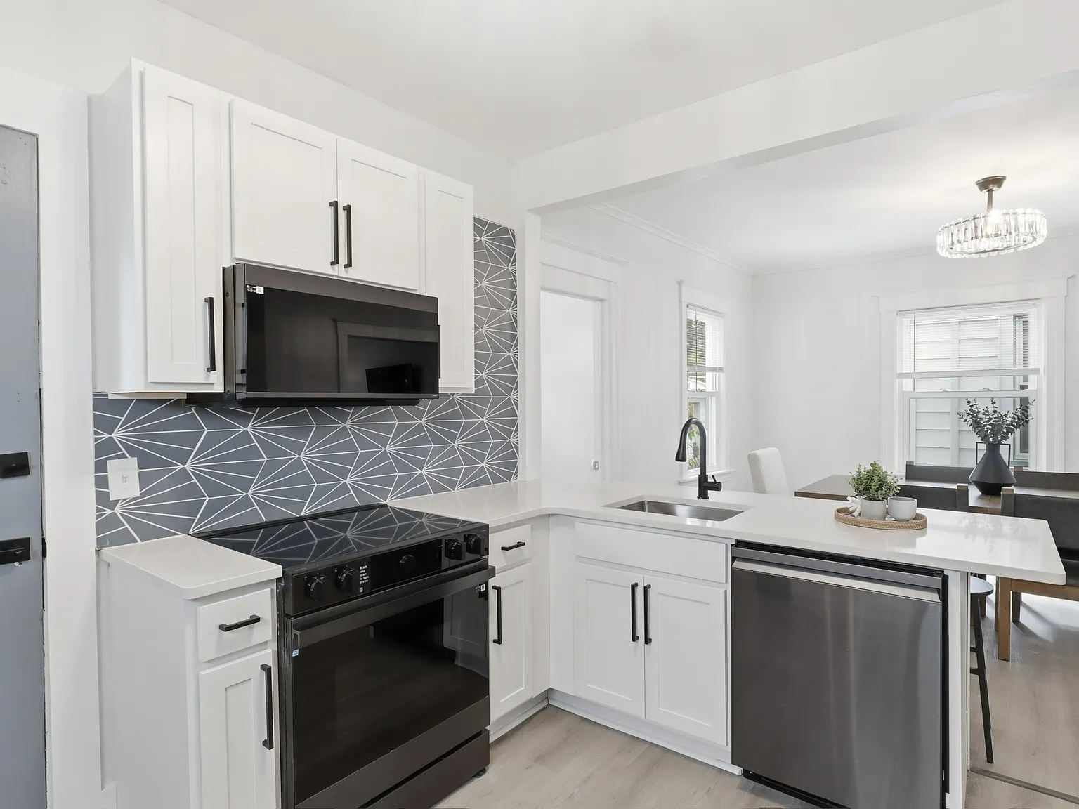 4 bed, 1.5 bath, 1500 sqft, $4,200 — Photo 4