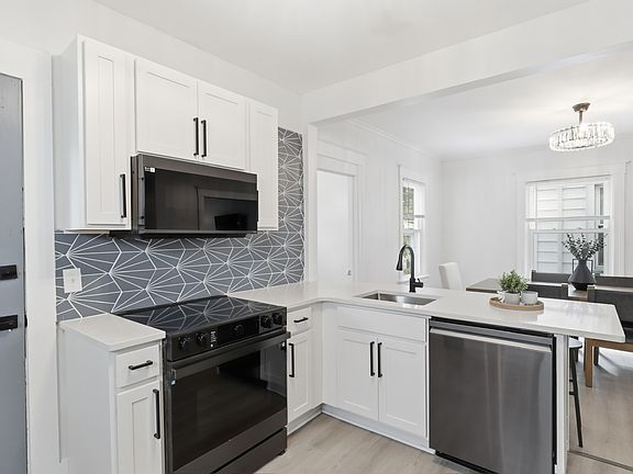 4th image of 461 Benton St