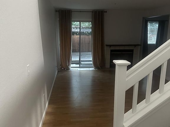 4th image of 833 Vineyard Pl