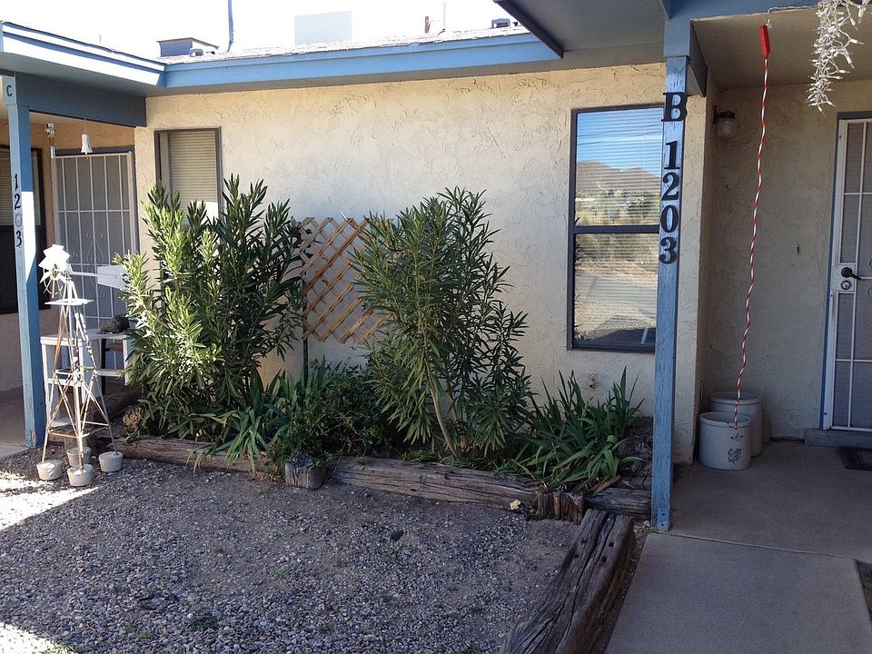 Unit B on right; Unit C front door tucked away on left.