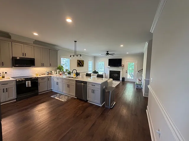 2092 Cornerstone Dr — Photo 4