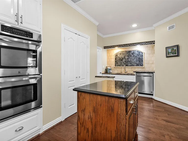 1502 Wimbledon Dr — Photo 18