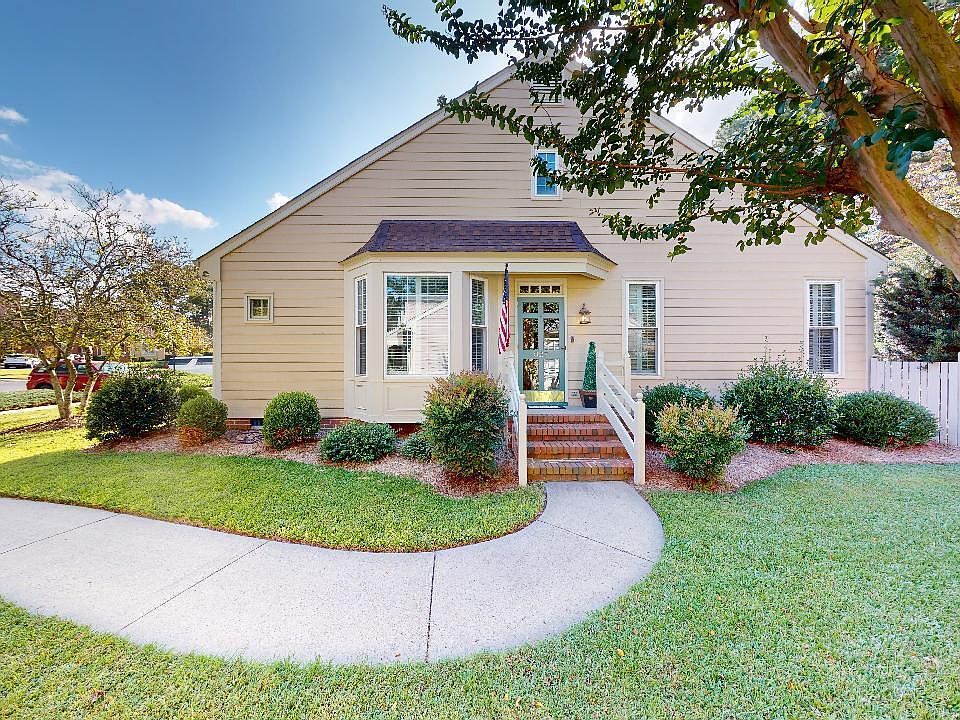 1st image of 827 N Spence Avenue