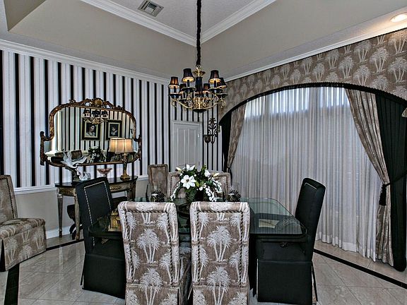 5th image of 101 Twelve Oaks Ln