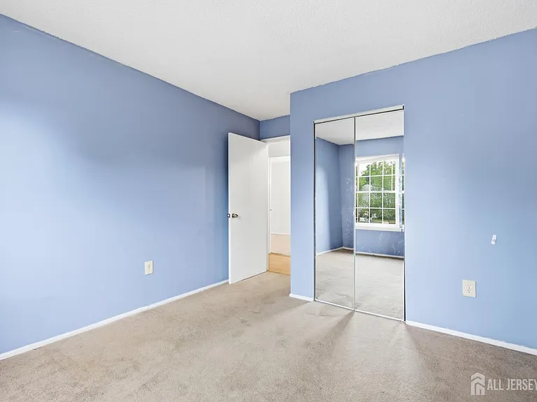 334 Lancaster Ct — Photo 15