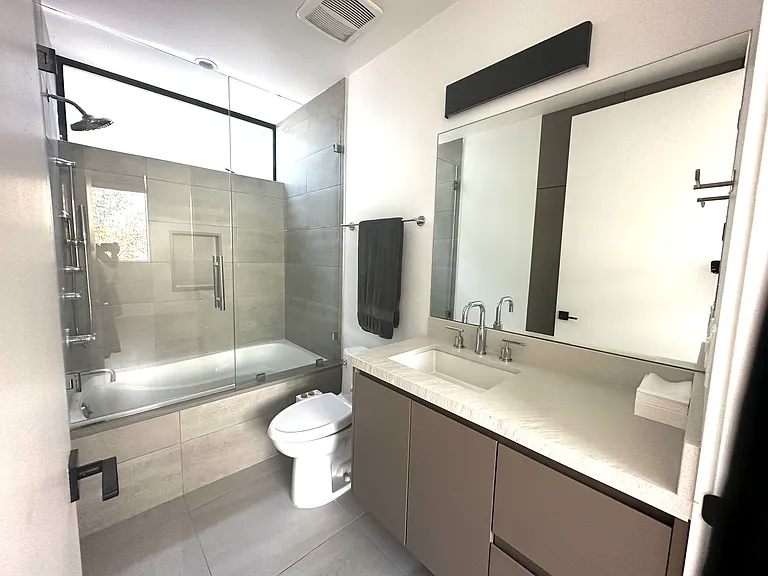 2826 S Cloverdale Ave — Photo 10