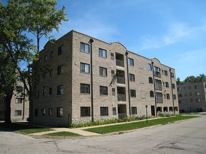 7335 Oakwood, Lyons