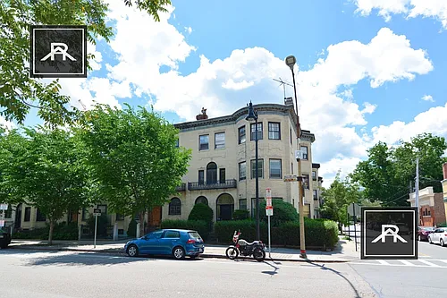 925 Beacon St #1 Photo 1