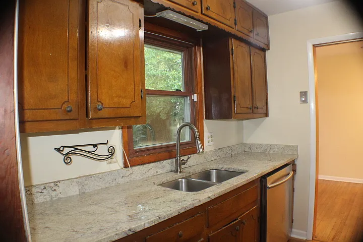 409 Willow Ave — Photo 13